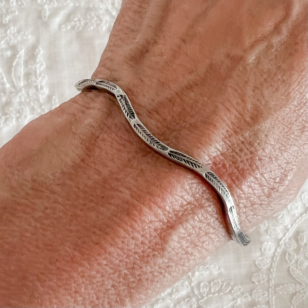925 Sterling Silver Bangle Bracelet with Stamped Feather Design